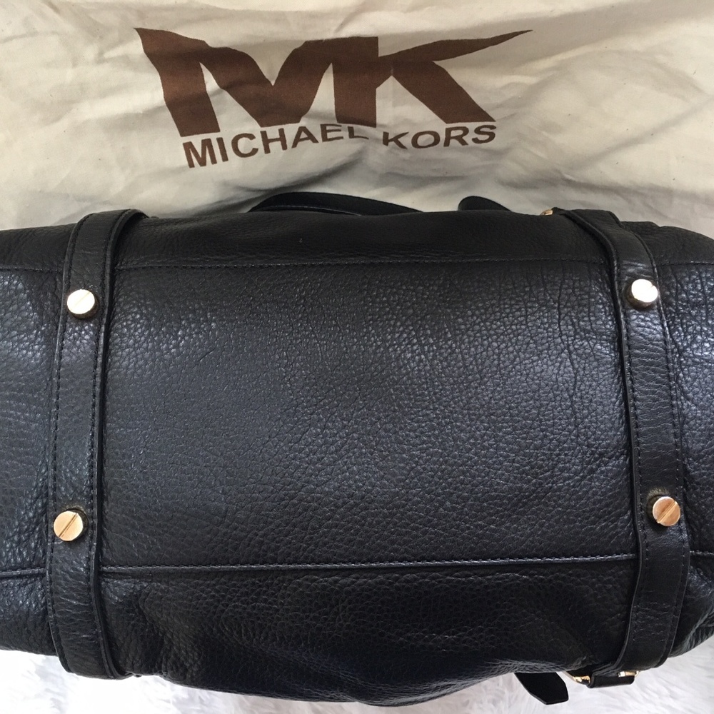 SOLD ON DIFFERENT SITE! Michael Kors Large Handbag - Picture 4 of 8